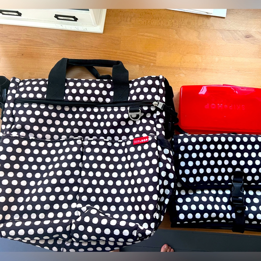 Skip Hop diaper bag duo signature in polka dots and changing station bundle